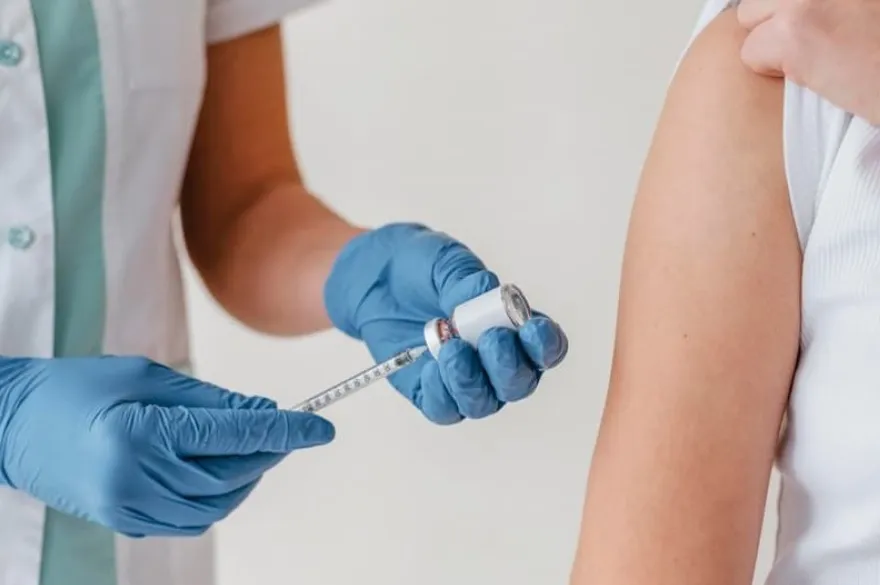 «Факты и мифы о вакцинации: что действительно защищает нас от болезней»