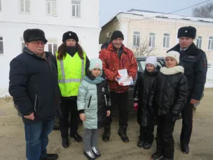 Сотрудники Госавтоинспекции проводят мероприятия в рамках пропагандистской акции «Хороший водитель - настоящий защитник»